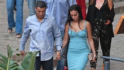 كريستيانو رونالدو يدخل القفص الذهبي