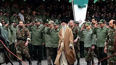 إيران تستعد للحرب وقائد بالحرس الثوري يجهز المليشيات (فيديو)