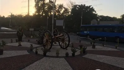 لأول مرة.. وضع مدفع رمضان بميدان النهضة (صور)