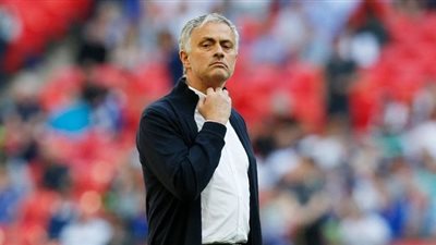 مورينيو يتواصل مع نجم برشلونة سرا