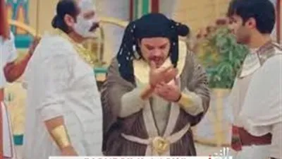 أحمد فهمي وهنا الزاهد يحتفظان بكائن فضائي في 