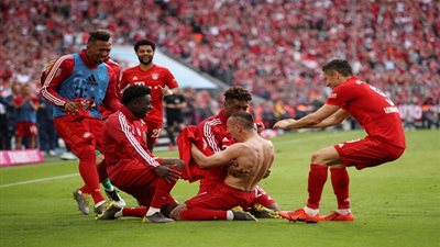 الدوري الألماني.. بايرن ميونيخ يُتوج باللقب للمرة السابعة على التوالي 
