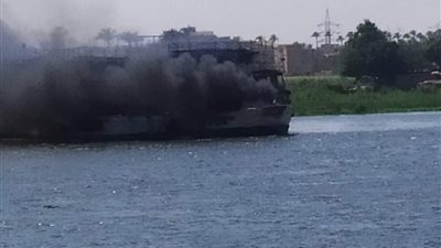 نشوب حريق هائل داخل باخرة بكورنيش حلوان