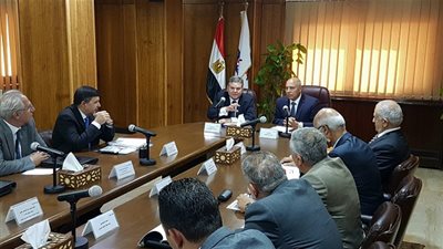 وزيرا قطاع الأعمال العام والنقل يبحثان التعاون لتطوير خدمات النقل البحري
