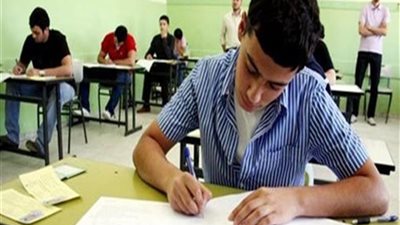 امتحان ورقي لأولى ثانوي بعد سقوط السيستم بدمياط 