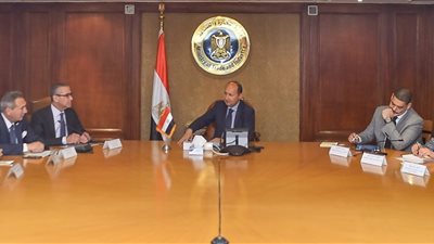  وزير التجارة يبحث مع أعضاء الجانب المصرى سبل تعزيز التعاون المشترك بين البلدين