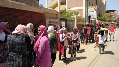 أولى ثانوي في يومين بالغربية.. نظام التابليت يقهر الطلاب على مستقبلهم.. وأولياء الأمور نظام فاشل