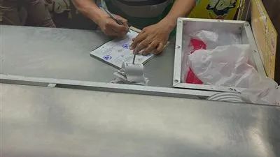 غرامات فوزية على المقاهي المُعتدية على حرم الطريق في الإسكندرية 