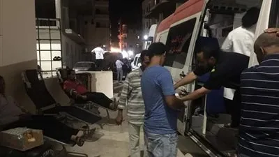 شباب الغردقة يدشنون حملة للتبرع بالدم لمصابي حادث تصادم بين سيارتين (صور) 