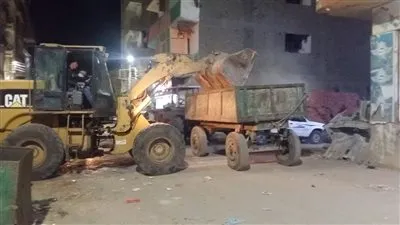 حملة نظافة ورفع تراكمات على مدار الساعة بحي غرب المنصورة