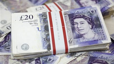  انخفاض الجنيه الإسترليني أمام الدولار الأمريكي إلى أدنى مستوى 1.27 دولار
