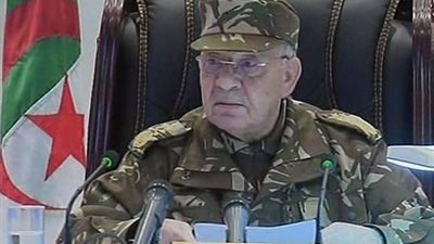 الجيش الجزائري يحذر من 