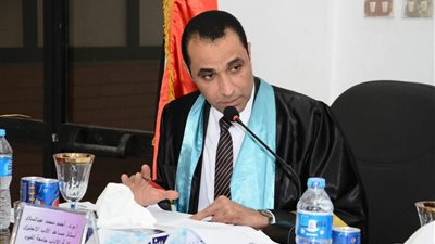 عميد أداب الفيوم: الامتحانات تُجرى في 308 مقرر دراسي و51 ألف ورقة إجابة