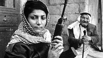 صورة للفلسطينية ليلى خالد تجبر جامعة أمريكية على الاعتذار لليهود 