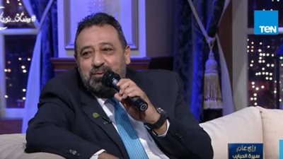 مجدي عبد الغني يغني على الهواء (فيديو)