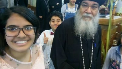 فتاة من المنيا للبابا تواضروس: كيف تحرمني من الأنبا مكاريوس؟ 