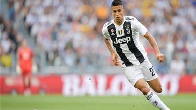 مانشستر سيتى الإنجليزي على أعتاب التعاقد مع ظهير السيدة العجوز