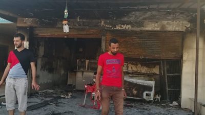 حريق هائل يلتهم محل تجاري للدواجن بالعاشر من رمضان (صور)