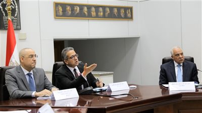 اجتماع وزاري لبحث تطوير المنطقة المحيطة بالمتحف الكبير وطريق سقارة 