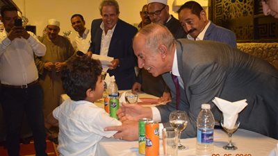 محافظ البحر الأحمر يكرم حفظة القرآن الكريم بالغردقة (صور) 