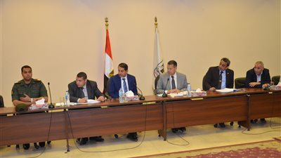 محافظ بني سويف يرأس اجتماع اللجنة العليا للبت في طلبات تقنين أراضي أملاك الدولة