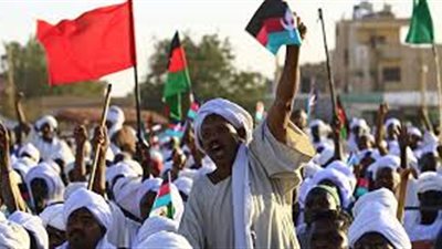 اتحاد النقابات بالسودان يرفض العصيان ويؤيد 