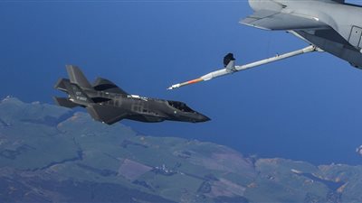 اليابان تعتزم شراء 105 مقاتلات 