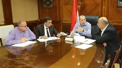  محافظ كفرالشيخ يناقش تحصيل مستحقات الدولة واعداد بروتوكول المساحة العسكرية  