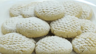 أسعار كحك العيد تتجاوز الـ 6 ألاف جنيه في أحد المحلات الكبري (صور)