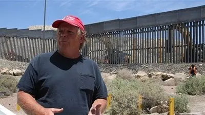 مؤيدون لترامب يبنون 