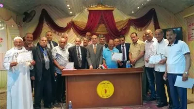 وكيل تعليم دمياط يكرم أسر الشهداء 