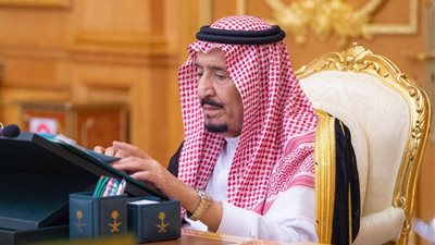 الملك سلمان يرحِّب بالقادة المشاركين في القمم الثلاث بمكة المكرمة