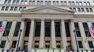 تقرير يتوقع تراجع أسعار الفائدة الأمريكية مرتين بحلول يناير المقبل