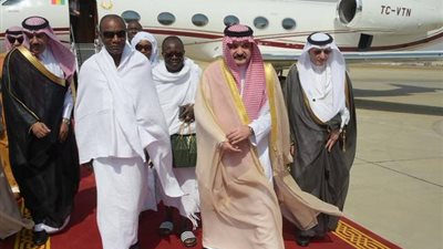 توافد زعماء الدول العربية لمطار جدة للمشاركة بقمم مكة