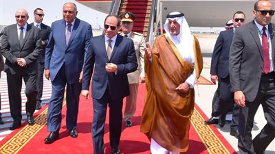 لحظة وصول الرئيس إلى جدة للمشاركة في القمتين العربية والإسلامية (صور)