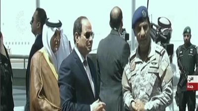 السيسي يشاهد بعض من الصواريخ الحوثية - الإيرانية التي استهدفت مكة (فيديو)