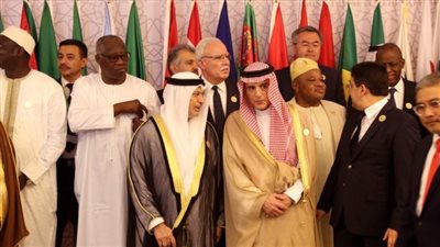 خادم الحرمين يستقبل قادة الدول العربية بقصر الصفاء في مكة