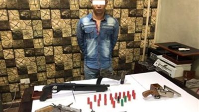 سقوط أحد العناصر الإجرامية بالطالبية بحوزته 5 أسلحه نارية