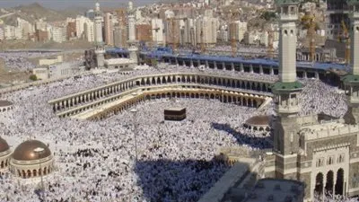 الأمن العام يمنع أداء صلوات التراويح والتهجد في أبواب المسجد