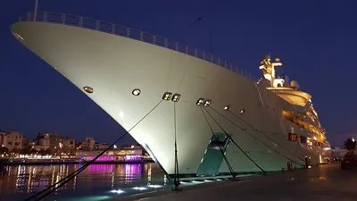 فقدان يخت فاخر في عرض البحر المتوسط