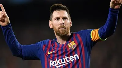 محمد صلاح يرعب ميسي (صورة)