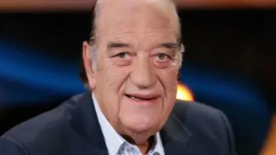 بعد شائعة وفاته.. هذه آخر تطورات الحالة الصحية للفنان حسن حسني