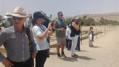 وفد سياحي من ألمانيا وأستراليا يزور المناطق الآثرية بالمنيا