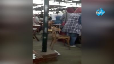 مشاجرة بالسلاح الأبيض بين طالب ومراقب لجنة بدمياط (فيديو)