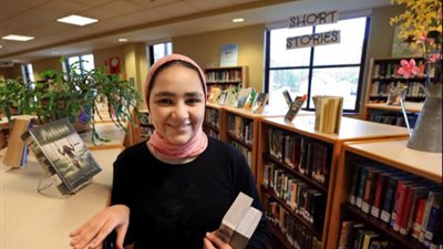 مهاجرة مصرية تحصل على لقب القارئة الأولى بمدرستها الأمريكية