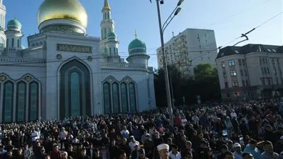 بوتين يهنئ مسلمي روسيا بعيد الفطر