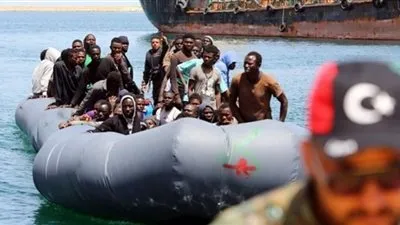 إنقاذ 92 مهاجرا شرقي العاصمة الليبية