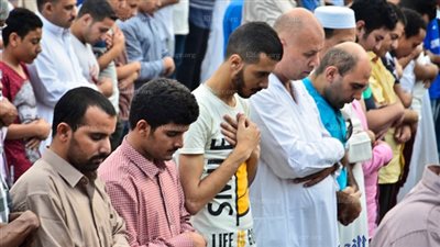 دار الإفتاء تنشر كيفية أداء الصلاة وصيغة تكبيرات العيد