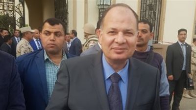 محافظ الفيوم يؤدي صلاة عيد الفطر بمسجد ناصر الكبير