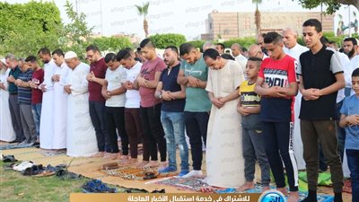 آلاف المواطنين يؤدون صلاة عيد الفطر بساحة الخالدين في السويس (صور)